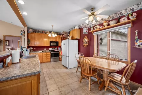 Kitchen - 17-130 Edgewater Dr, Lanark, IL 61046 photo 3 of 3