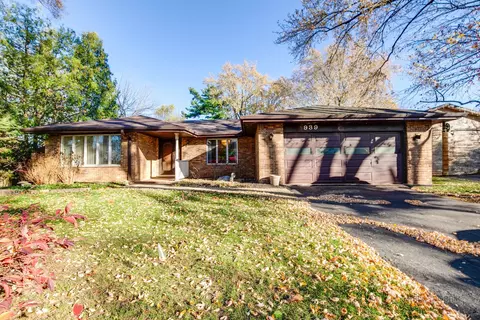 939 Ridgeland Ave, Mundelein, IL 60060