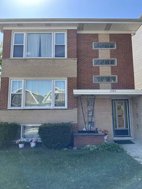1342 Clinton Ave, Berwyn, IL 60402