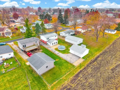View/Area - 104 E Douglas St, Carlock, IL 61725 photo 3 of 12