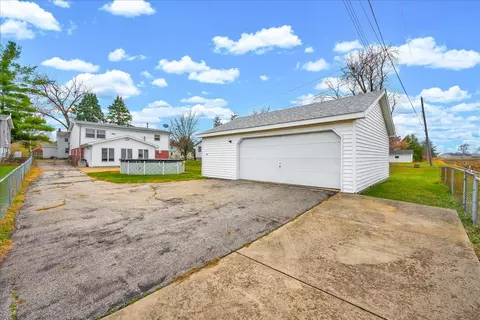 Exterior - 104 E Douglas St, Carlock, IL 61725 photo 4 of 10