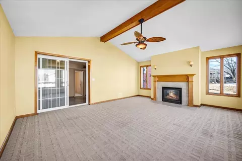 Living - 104 E Douglas St, Carlock, IL 61725 photo 6 of 8