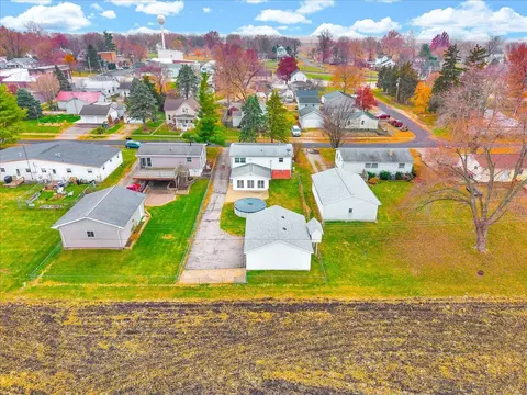 View/Area - 104 E Douglas St, Carlock, IL 61725 photo 4 of 12