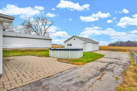 Exterior - 104 E Douglas St, Carlock, IL 61725 photo 8 of 10