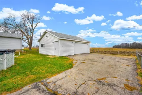 Exterior - 104 E Douglas St, Carlock, IL 61725 photo 5 of 10