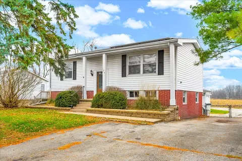Exterior - 104 E Douglas St, Carlock, IL 61725 photo 7 of 10