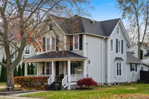 316 E Third St, Dixon, IL 61021