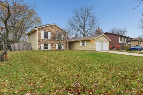 186 Ivy Ln, Bloomingdale, IL 60108