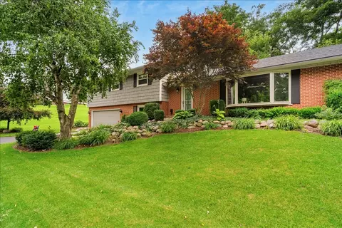 30 S Wulff St, Cary, IL 60013