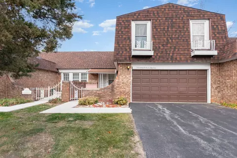 17 W754 Standish Ln, Villa Park, IL 60181