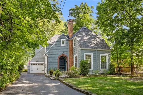 368 Woodland Rd, Highland Park, IL 60035