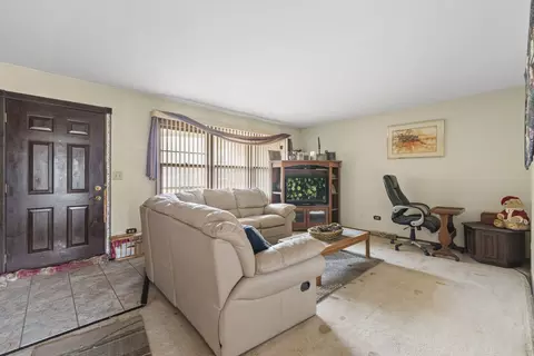 Living - 391 Cornell Ln, Elgin, IL 60123 photo 1 of 2