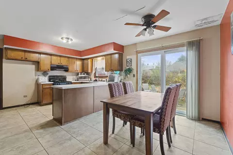 Kitchen - 391 Cornell Ln, Elgin, IL 60123 photo 2 of 2