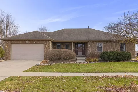 1120 Oxford Cir, Sycamore, IL 60178