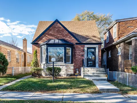 8246 S Woodlawn Ave, Chicago, IL 60619