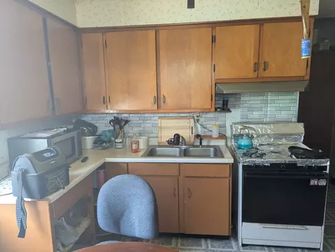 Kitchen - 7548 W 61st St, Summit, IL 60501 photo 4 of 6