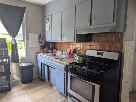 Kitchen - 7548 W 61st St, Summit, IL 60501 photo 3 of 6