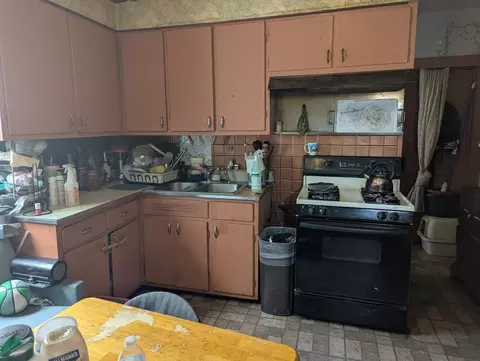 Kitchen - 7548 W 61st St, Summit, IL 60501 photo 5 of 6
