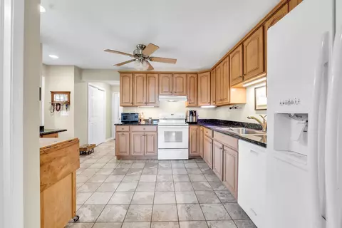 Kitchen - 4018 Pitzen Rd, Johnsburg, IL 60051 photo 4 of 4