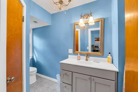 Bath - 4018 Pitzen Rd, Johnsburg, IL 60051 photo 2 of 6