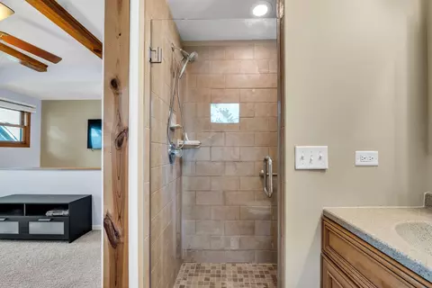 Bath - 4018 Pitzen Rd, Johnsburg, IL 60051 photo 6 of 6