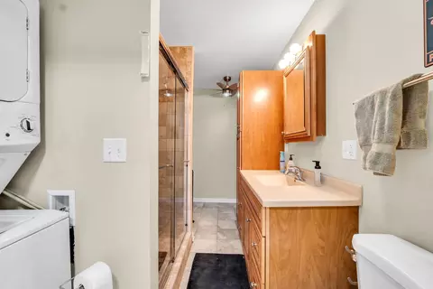 Bath - 4018 Pitzen Rd, Johnsburg, IL 60051 photo 5 of 6