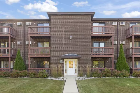 1002 Spruce St #2B, Glendale Heights, IL 60139