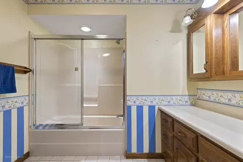 Bath - 3675 Dixon Dr, Morris, IL 60450 photo 2 of 2