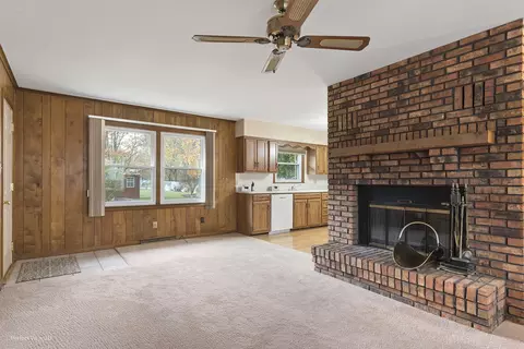 Living - 3675 Dixon Dr, Morris, IL 60450 photo 5 of 6
