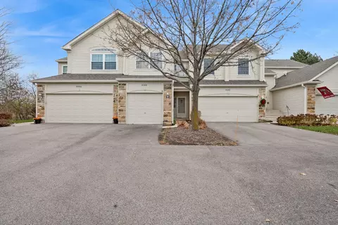 8304 Sierra Woods Ln, Carpentersville, IL 60110