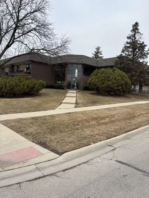 3 N550 Crown Rd #14, Elmhurst, IL 60126