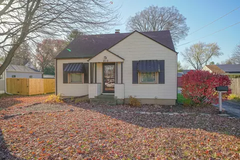 812 Mckinley Ave, Belvidere, IL 61008