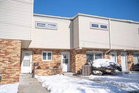 2204 E Lincoln St #13, Bloomington, IL 61701