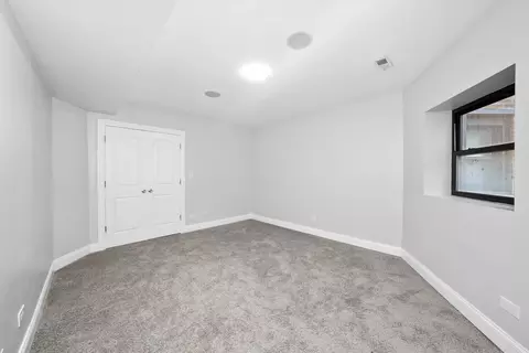 Bedroom - 1363 E 64th St #1, Chicago, IL 60637 photo 4 of 6