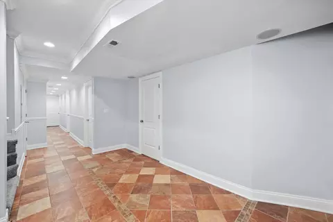 Entry Way - 1363 E 64th St #1, Chicago, IL 60637 photo 1 of 1