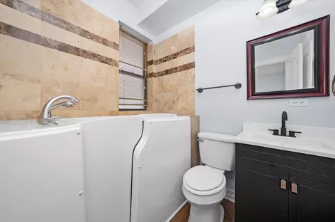 Bath - 1363 E 64th St #1, Chicago, IL 60637 photo 1 of 3