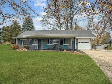 108 E South St, Freeport, IL 61032