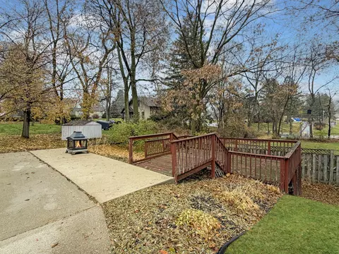 108 E South St, Freeport, IL 61032 photo 4