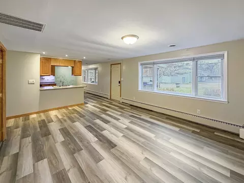 108 E South St, Freeport, IL 61032 photo 9