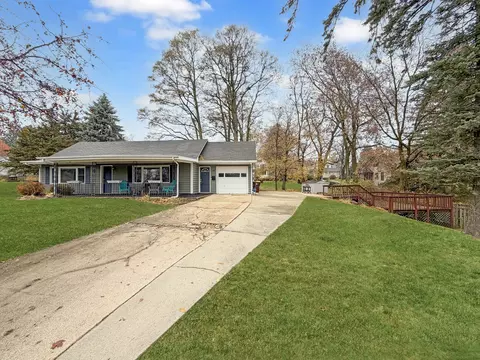 108 E South St, Freeport, IL 61032 photo 3