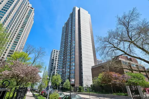 525 W Hawthorne Pl #1608, Chicago, IL 60657