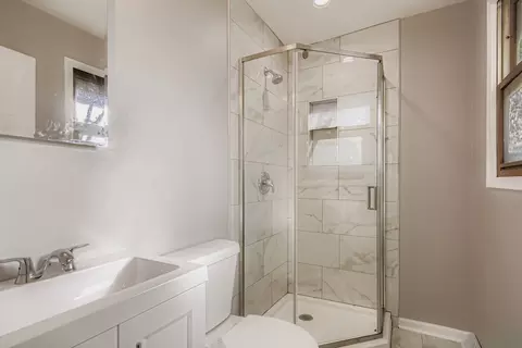 Bath - 16042 Forest Ave, Oak Forest, IL 60452 photo 1 of 2