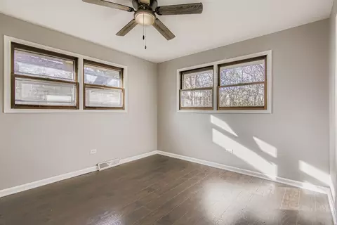 Bedroom - 16042 Forest Ave, Oak Forest, IL 60452 photo 1 of 5