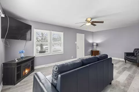 Living - 3505 Peoria St, Steger, IL 60475 photo 4 of 4