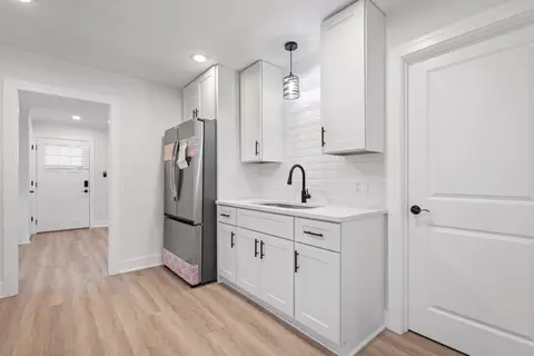 Entry Way - 8330 45th St, Lyons, IL 60534 photo 1 of 1