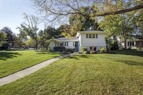 1320 Pinehurst Dr, Glenview, IL 60025
