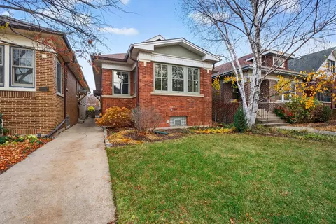 4431 N Richmond St, Chicago, IL 60625