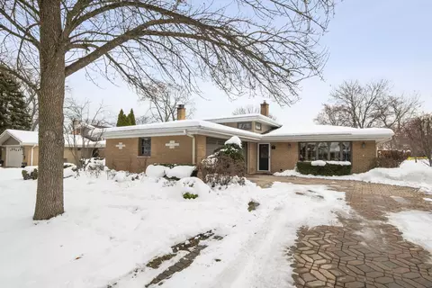 9 Merry Ct, Countryside, IL 60525
