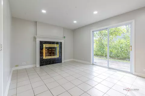 Living - 533 Cherry Ln, Glenview, IL 60025 photo 6 of 6