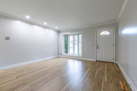 Living - 533 Cherry Ln, Glenview, IL 60025 photo 3 of 6